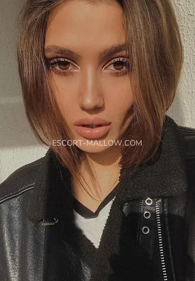 Escort Mallow Pamela — 1
