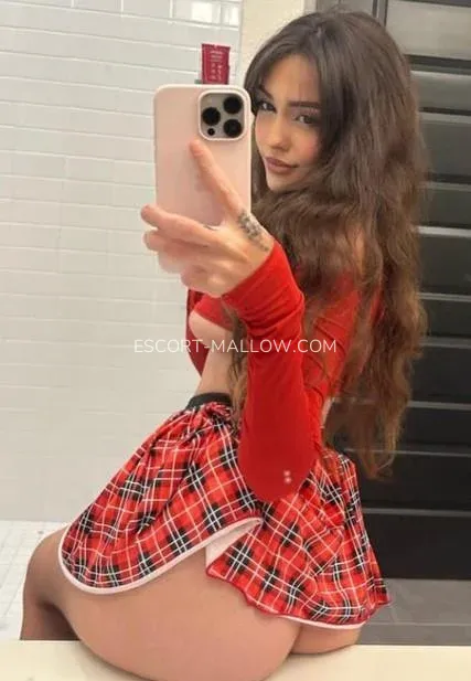Escort Mallow Cynthia — 3
