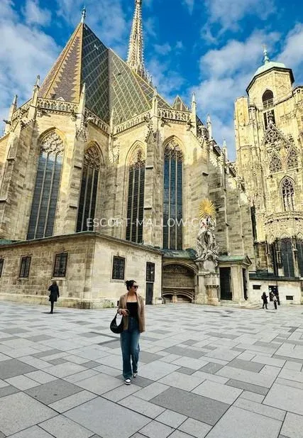 Escort Mallow Camila — 7