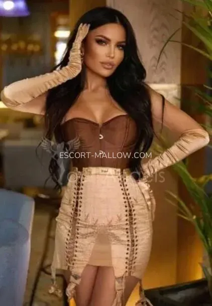 Escort Mallow Adela — 3