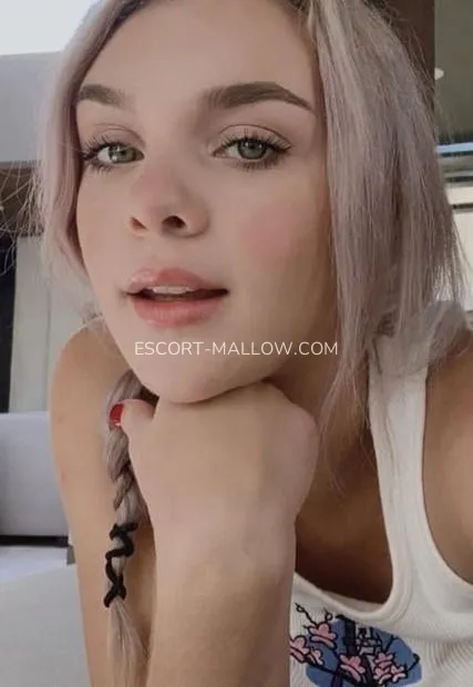 Escort Mallow Makayla — 2