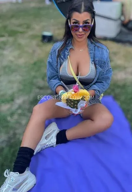 Escort Mallow Marianne — 9