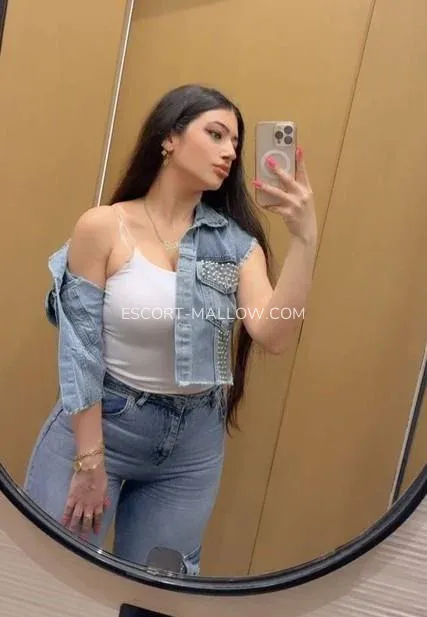 Escort Mallow Kiara — 1