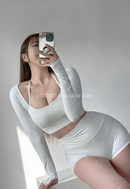 Escort Mallow Selena — 2