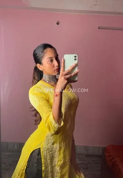 Escort Mallow karina