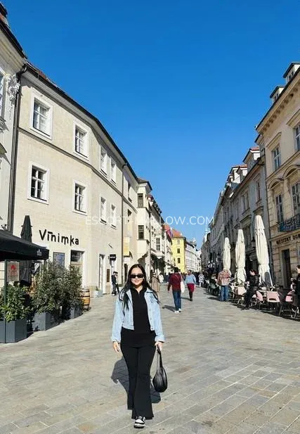 Escort Mallow Camila — 1