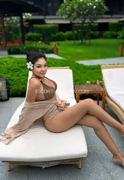 Escort Mallow Carmela — 8