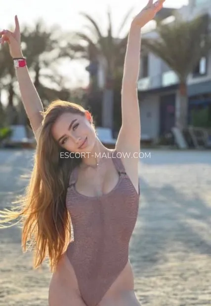 Escort Mallow Lovisa — 2