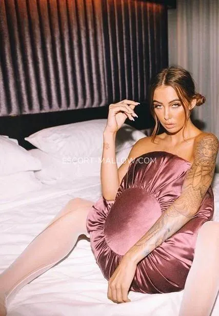 Escort Mallow Makenna — 5