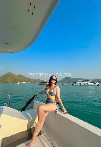 Escort Mallow Camila — 3