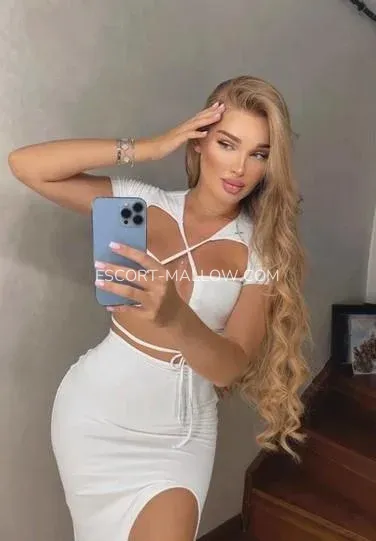 Escort Mallow Alma — 1
