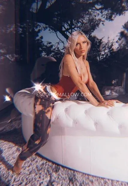 Escort Mallow Isabelle — 1
