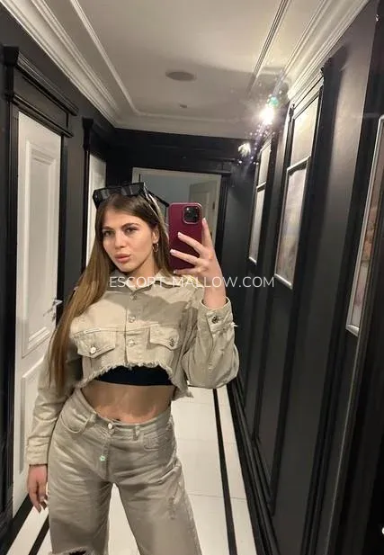 Escort Mallow Sara — 3