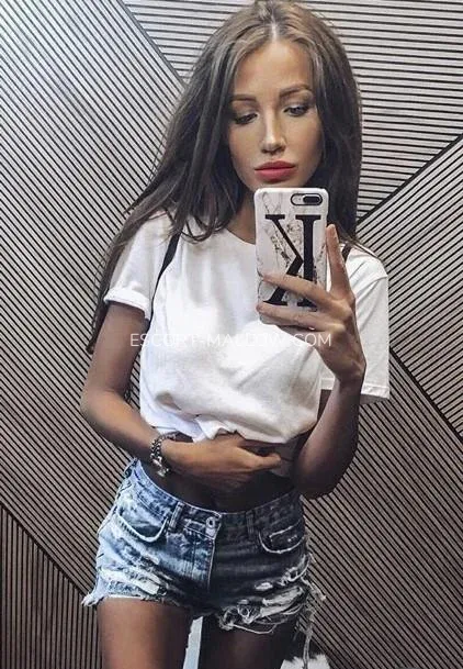 Escort Mallow Elena — 4