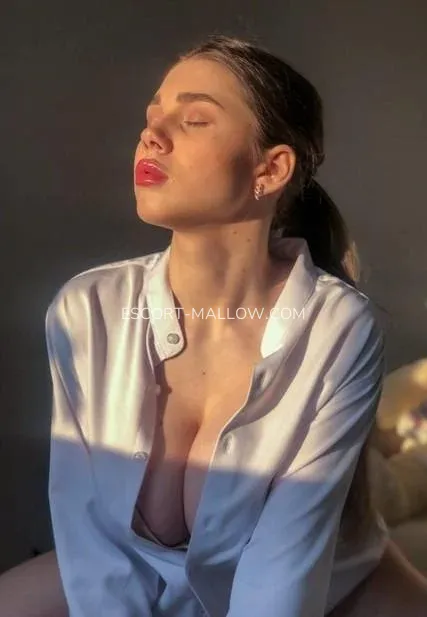 Escort Mallow Madeline — 5