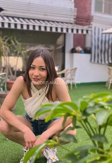 Escort Mallow Nevaeh — 4