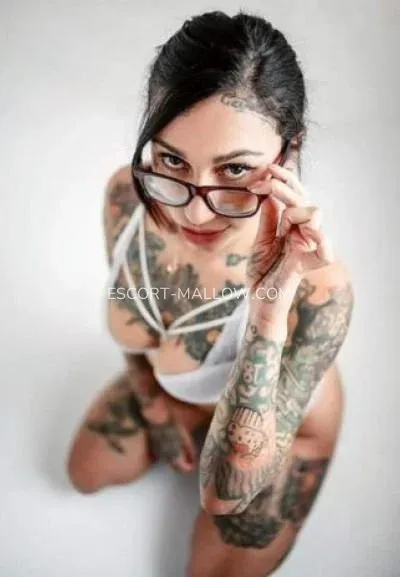 Escort Mallow Adriana — 3
