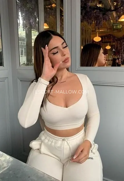 Escort Mallow Linnéa — 2
