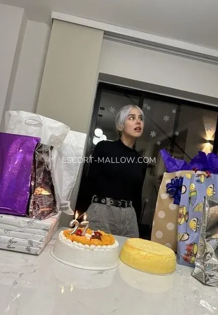 Escort Mallow Märta — 3