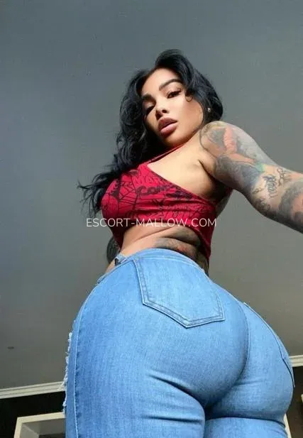 Escort Mallow Almudena — 3