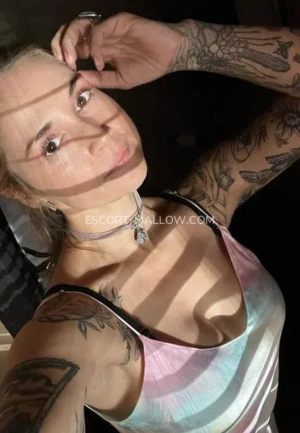 Escort Mallow Makayla — 3