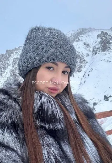 Escort Mallow Aniyah — 1