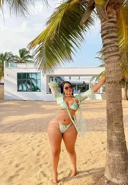 Escort Mallow Makenna — 1