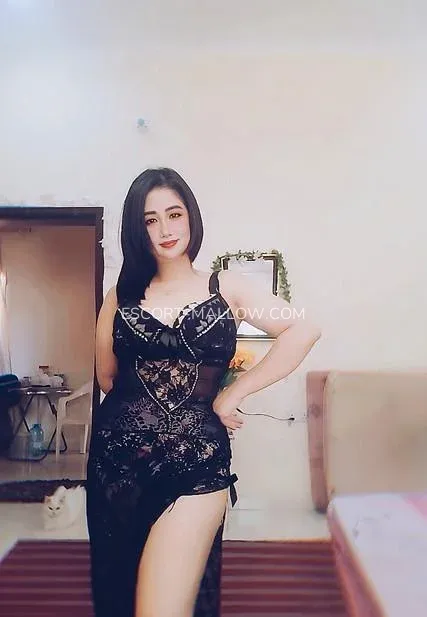 Escort Mallow Amanda — 3