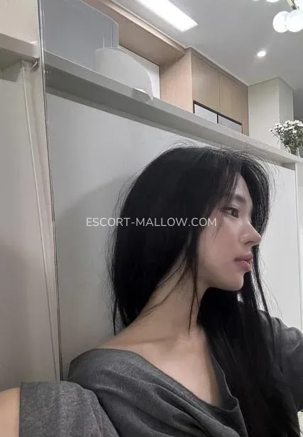 Escort Mallow Amarinda — 3