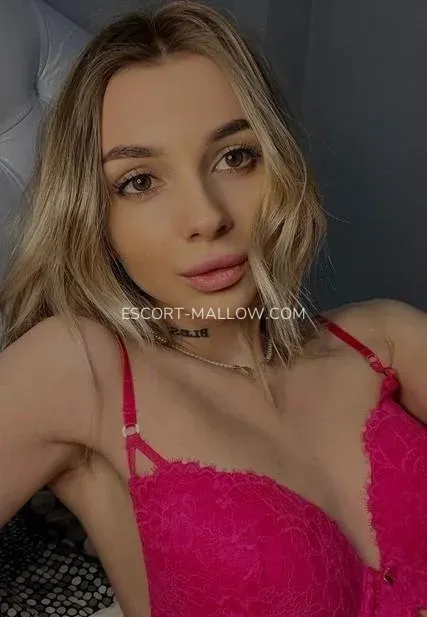 Escort Mallow Irene — 3