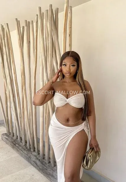 Escort Mallow Brenda — 5