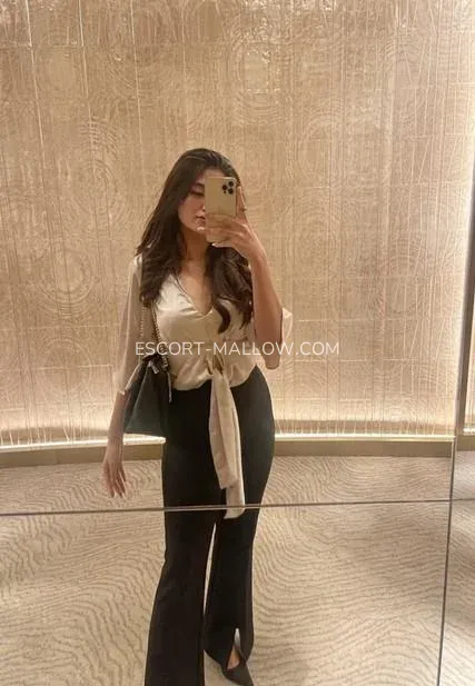 Escort Mallow Sonja — 1