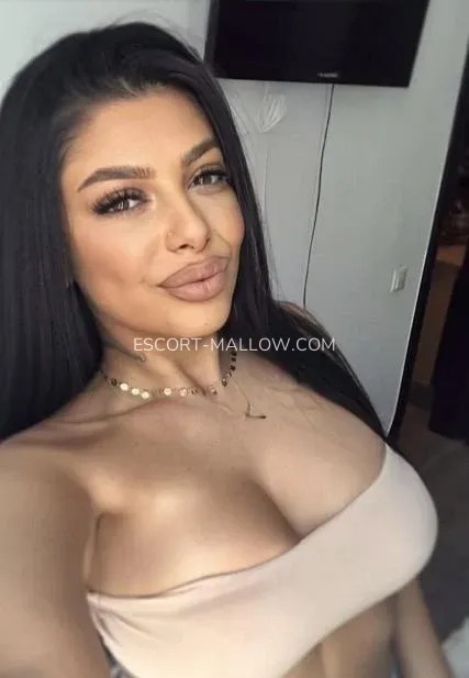 Escort Mallow Justina — 5