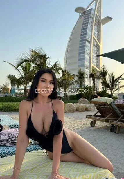 Escort Mallow Elvira — 5