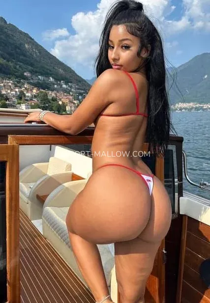 Escort Mallow Pia — 1