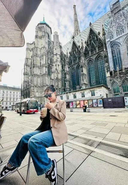 Escort Mallow Camila — 5