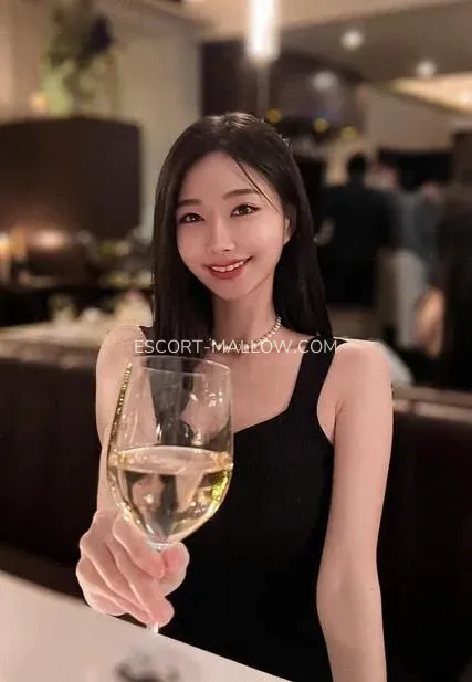 Escort Mallow Julia — 1